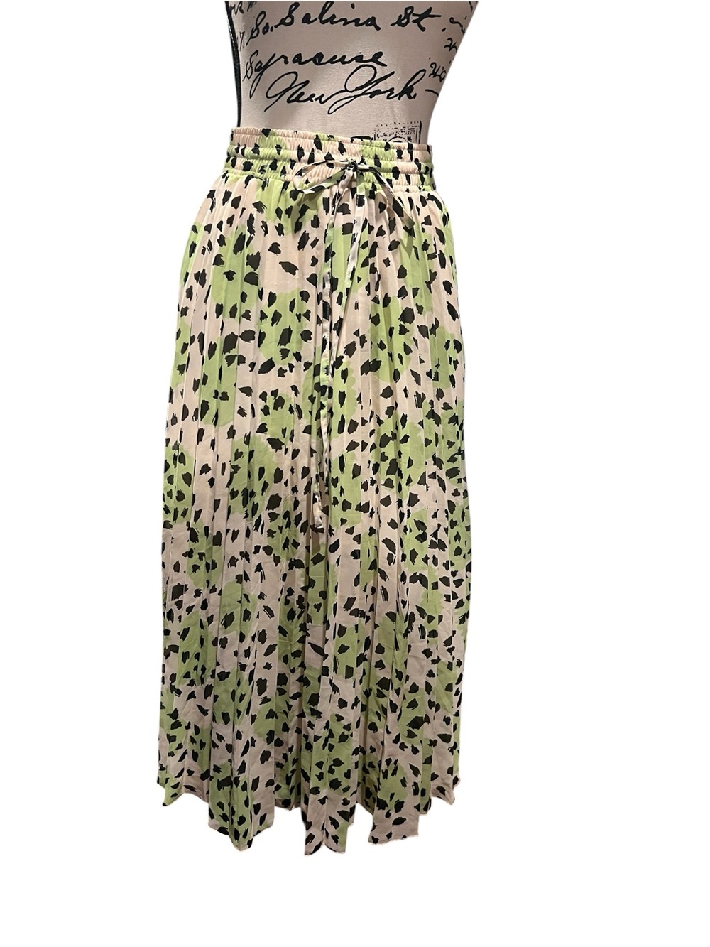 ASOS DESIGN Green Animal Print Pleated Maxi Skirt Shirred Waist 2